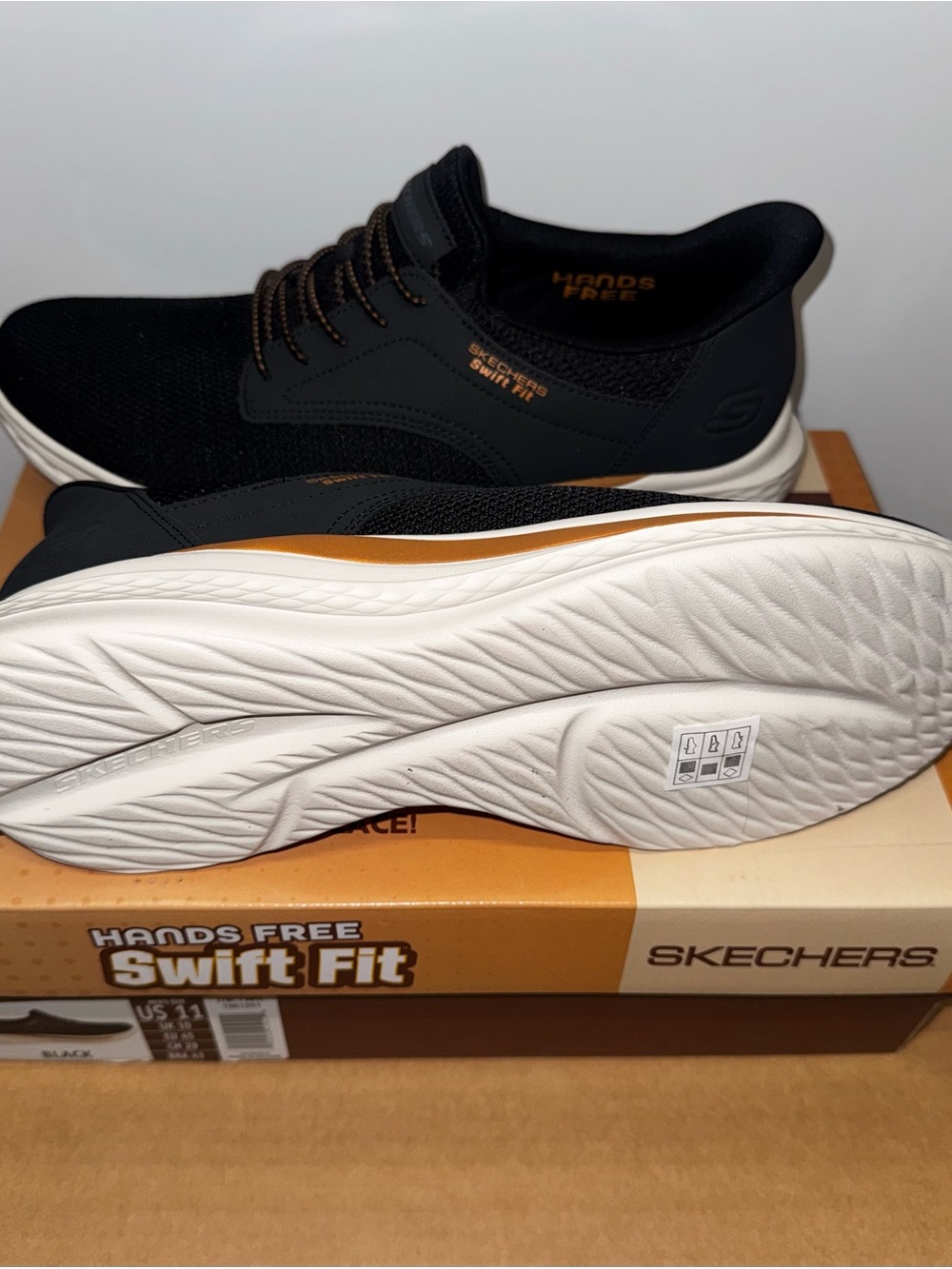 SKECHERS Hands-Free Swift Fit Sneaker Men's Size 11 Black - New - Picture 3 of 6